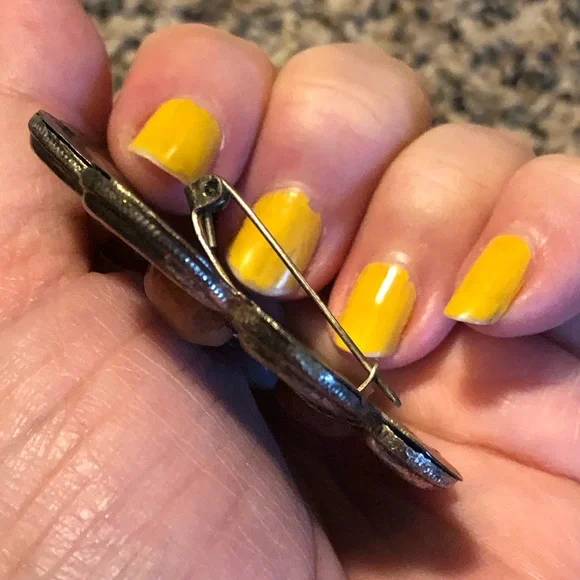 Vintage antique Scottish style white metal & stone brooch swirls - Picture 4 of 9